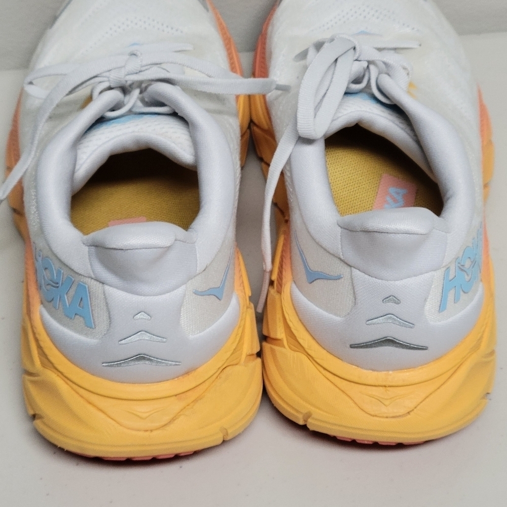 Hoka One One Arahi Nimbus Nube/ Blanco 9.5B. - Picture 9 of 11